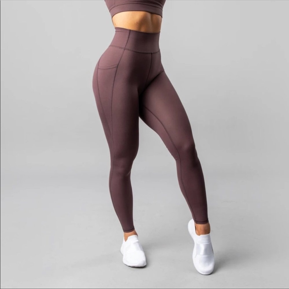 ALPHALETE ALPHALUX LEGGING IN SPARROW